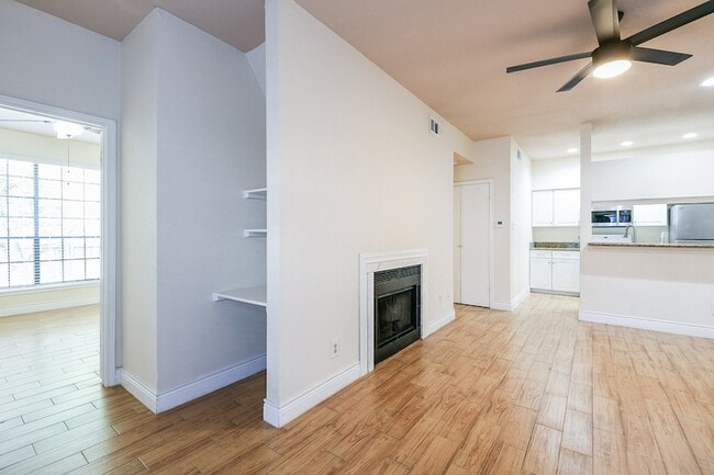 Building Photo - 2121 El Paseo St