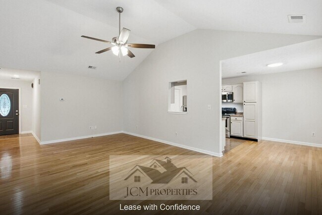 Building Photo - 700 Cottonwood Dr