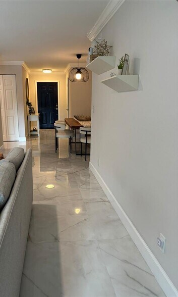 Building Photo - 16207 Sierra Palms Dr