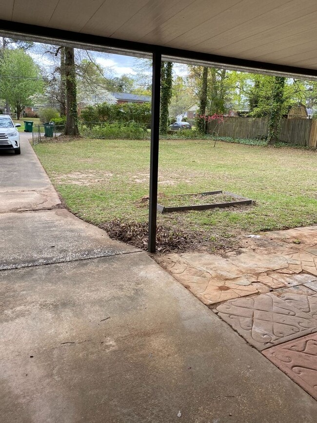 Building Photo - 2018 Acker Dr