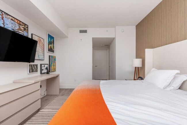 Building Photo - 4011 S Ocean Dr