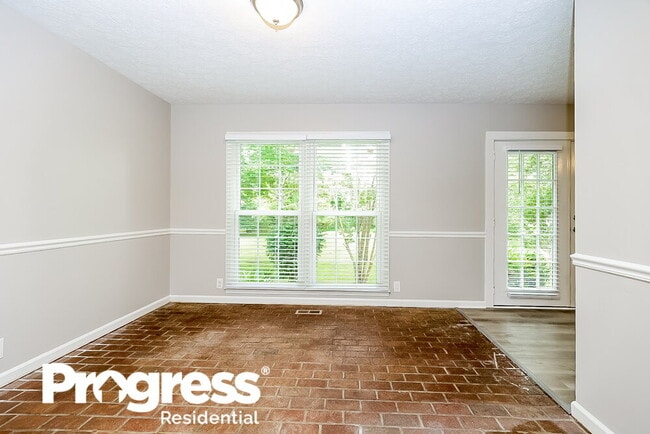 Building Photo - 2210 Racquet Club Dr