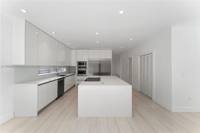 Building Photo - 1352 SW 22nd St