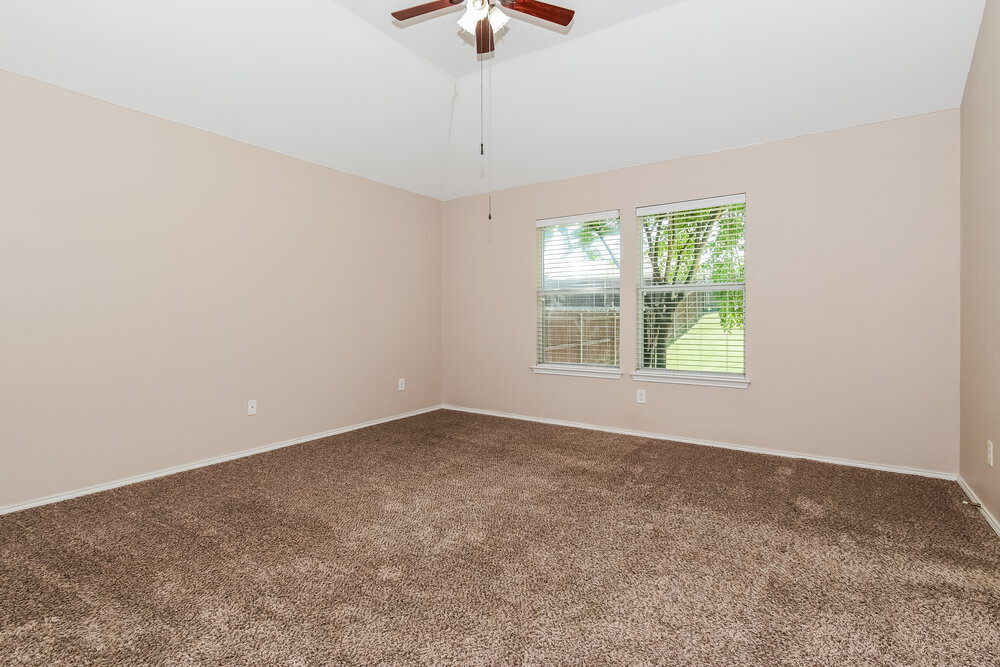 Building Photo - 906 Oak Hollow Ln