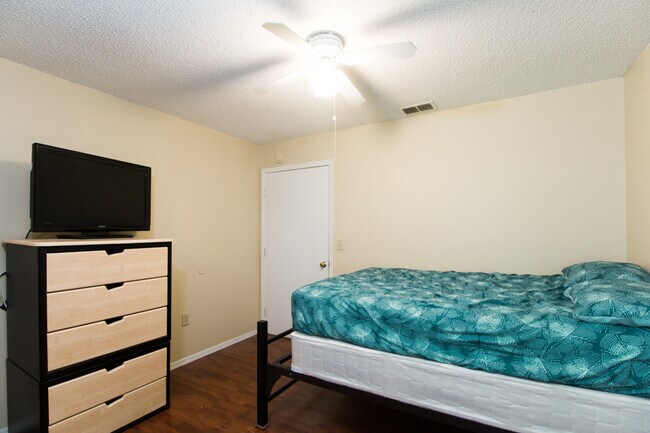 Building Photo - Windsor Park #228