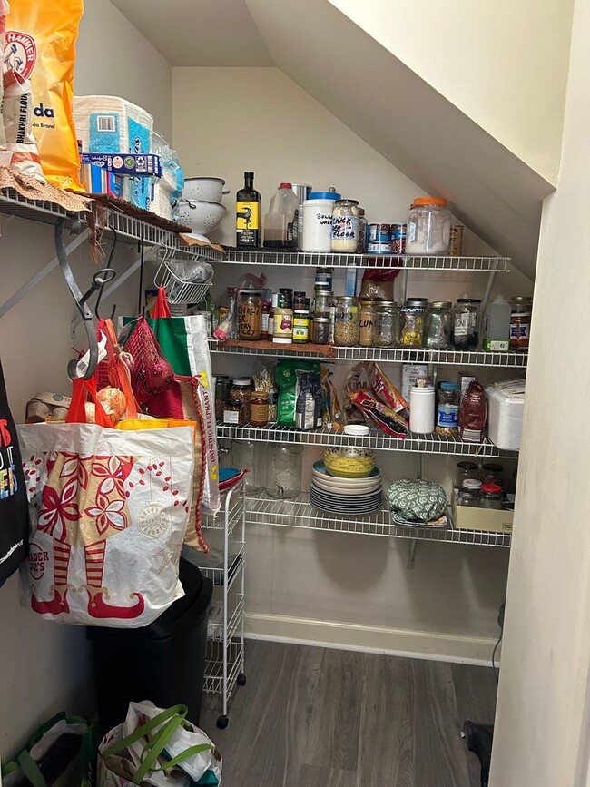 Building Photo - Fully Furnished: Stunning 3 - Bedroom 2.5 ...