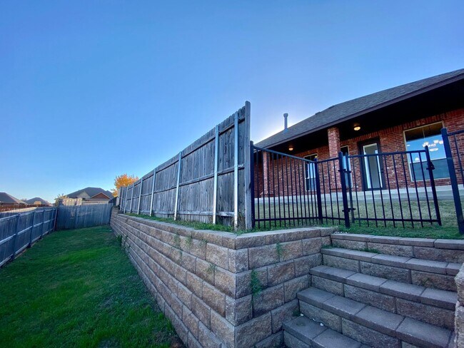 Building Photo - 2011 Allora Ct