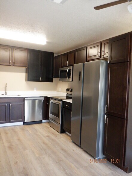 Building Photo - 9885 E La Palma Ave