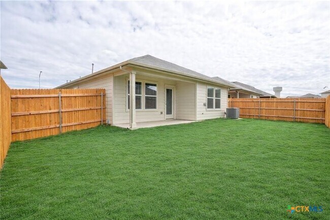 Building Photo - 121 Roanwood Dr