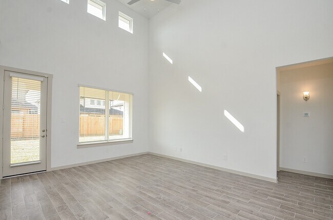 Building Photo - 29203 Pikes Peak Dr