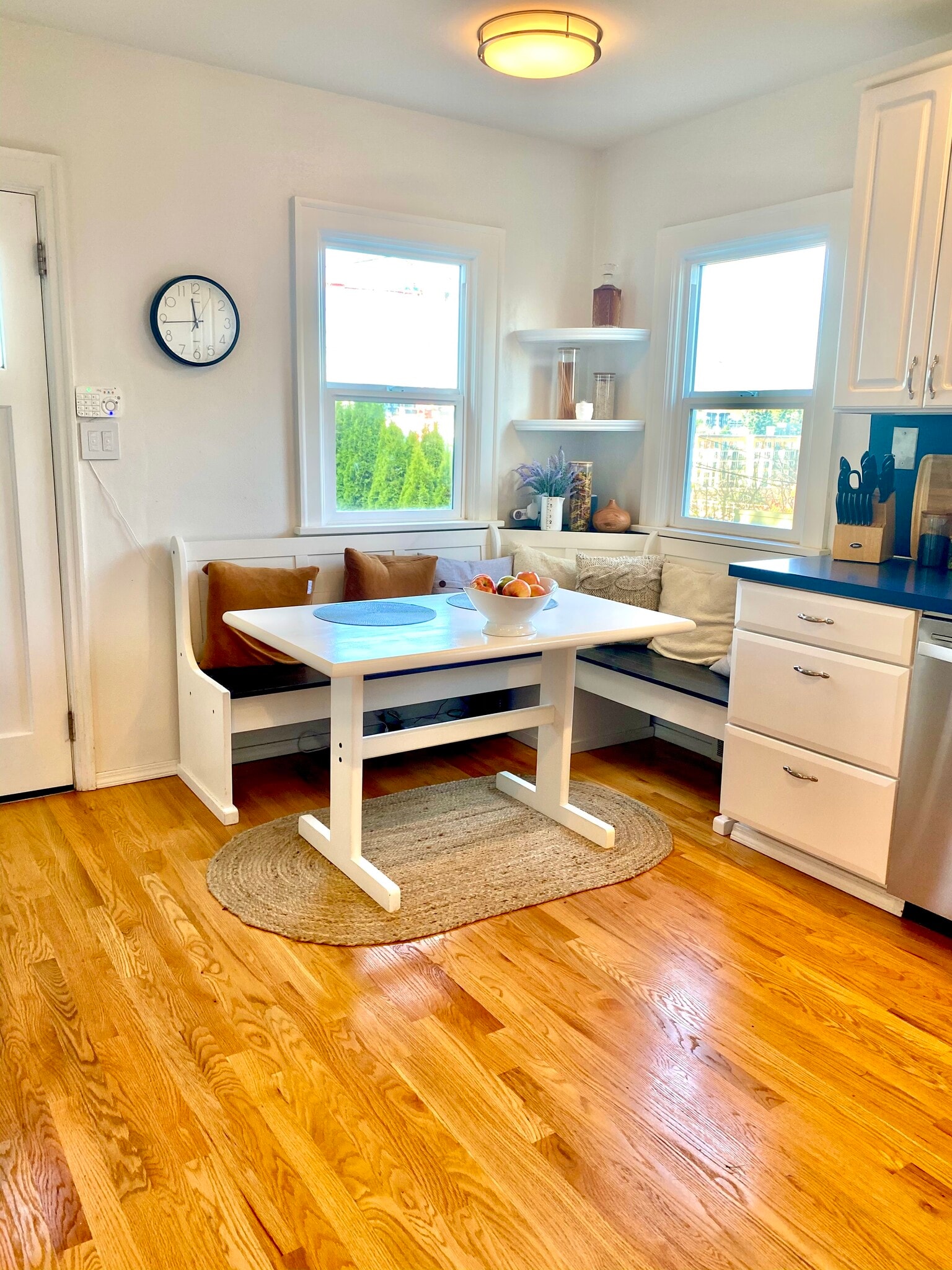 Adorable kitchen nook - 4749 37th Ave SW
