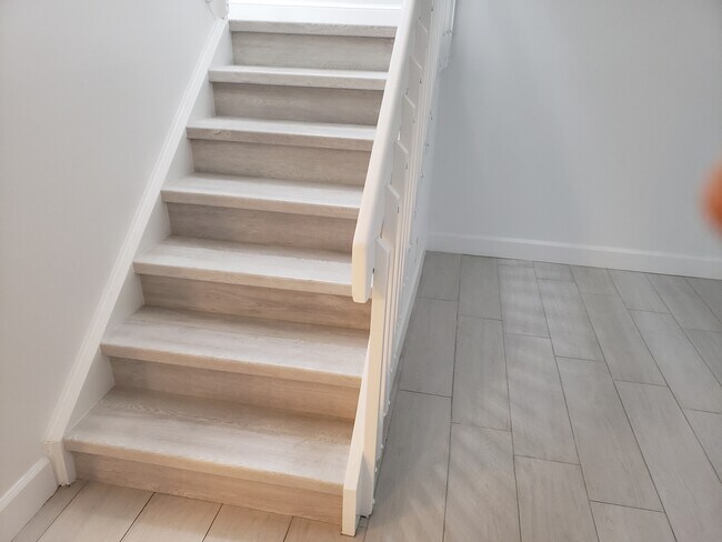 Building Photo - 7594 Courtyard Run W