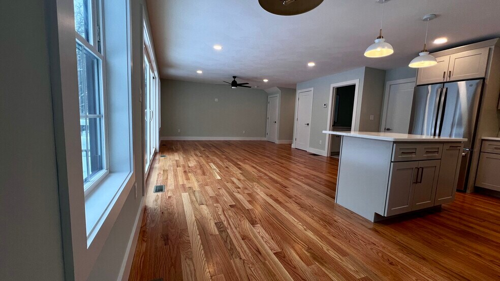 Building Photo - 5 Indian Valley Rd