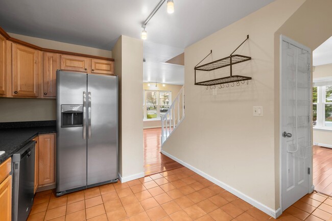 Building Photo - 13 Taconic St