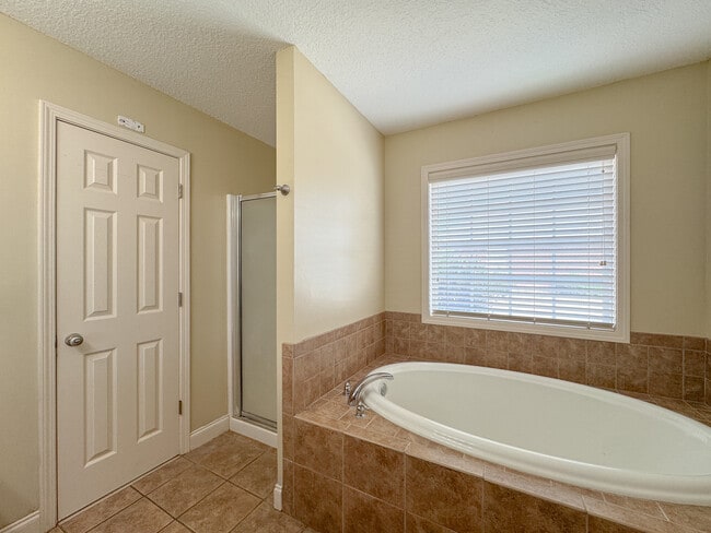 Building Photo - 1001 Bradford Way