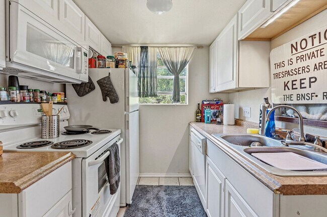 Building Photo - CENTURY 203