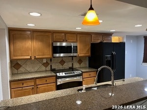 Building Photo - 3650 Mapleton Dr