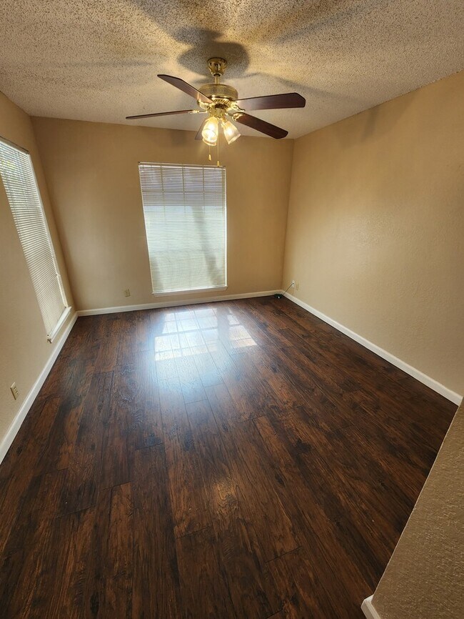 Building Photo - 1 bed 1 bath condo