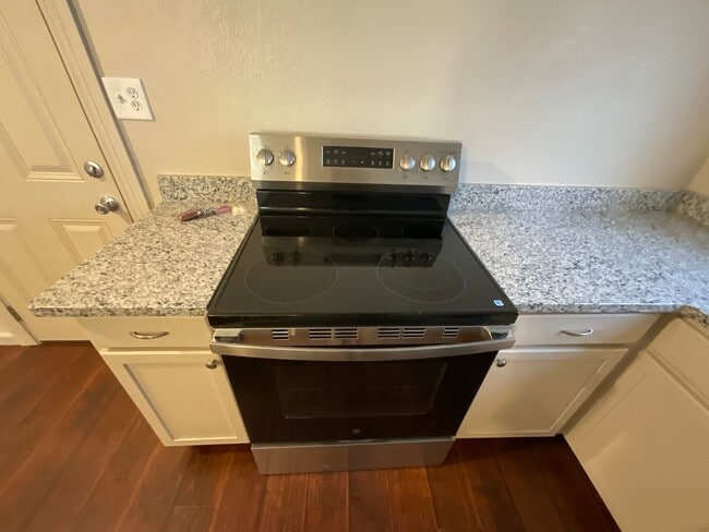 Building Photo - 2328 SW 30th St