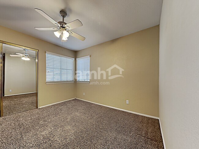 Building Photo - 1824 Glenwillow Dr