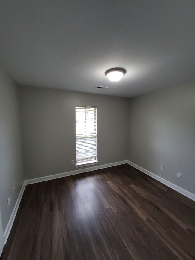 Building Photo - Modern Southaven Home with Two-Car Garage