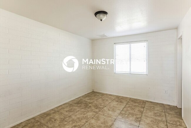Building Photo - 3 Bedroom Pet-Friendly Home in Phoenix, AZ with Main Street Renewal