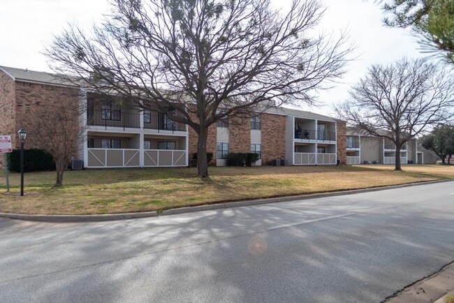 Building Photo - Brentwood Timberlane Apartments