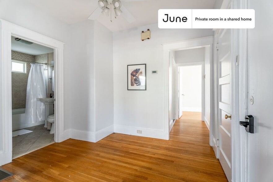 Building Photo - Room in Shared 3 bed/1 bath home