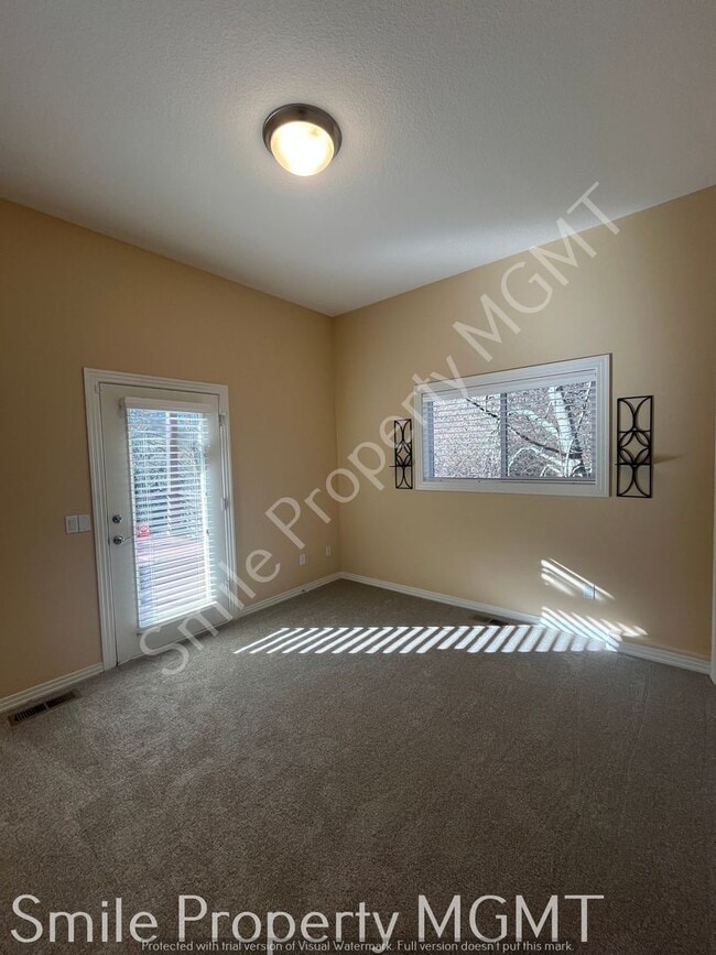 Building Photo - single house