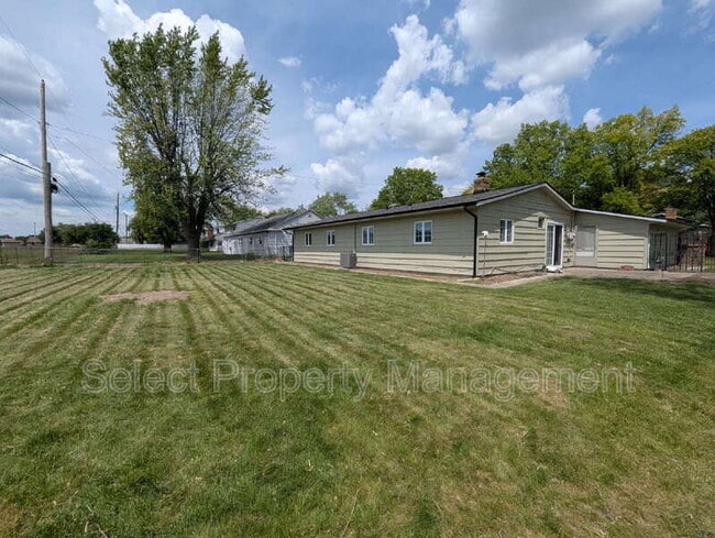Building Photo - 3211 Jonquil Dr