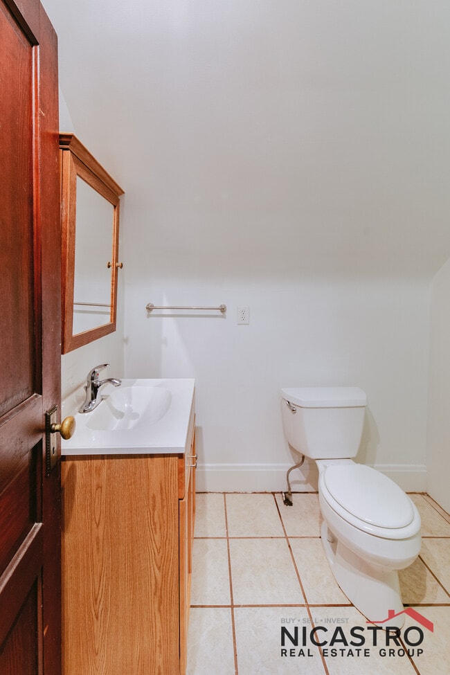 Building Photo - 182 E Lane Ave