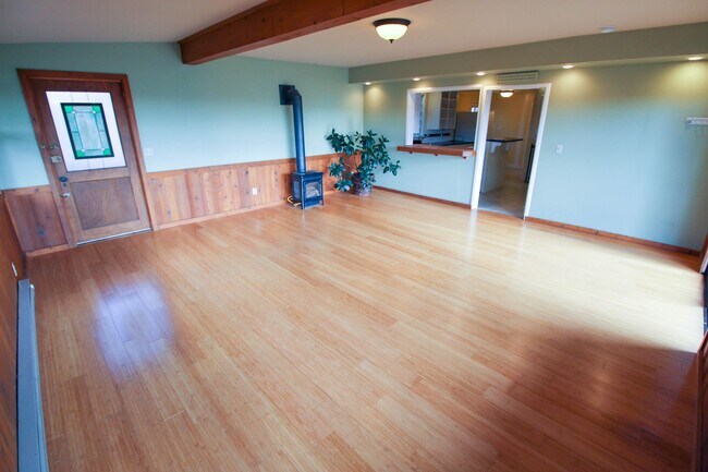 Building Photo - 1212 S Oak St