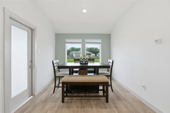 Building Photo - 130 Lk Wy Cir