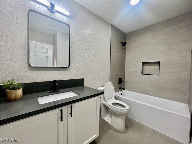Building Photo - 3327 Erva St