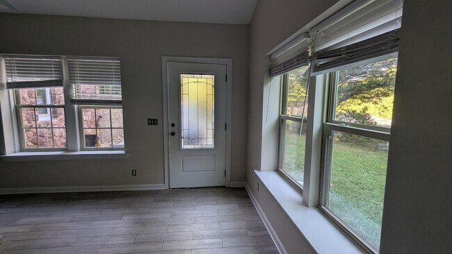 Building Photo - 786 Ideal Dr SE