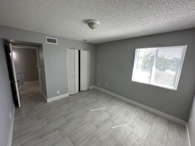 Primary Photo - Cozy 2 bd, 1.5 bath condo with open floor ...