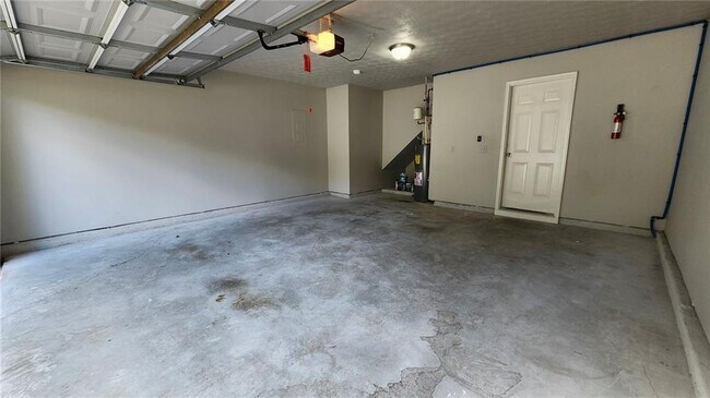 Building Photo - 281 Silver Ridge Dr