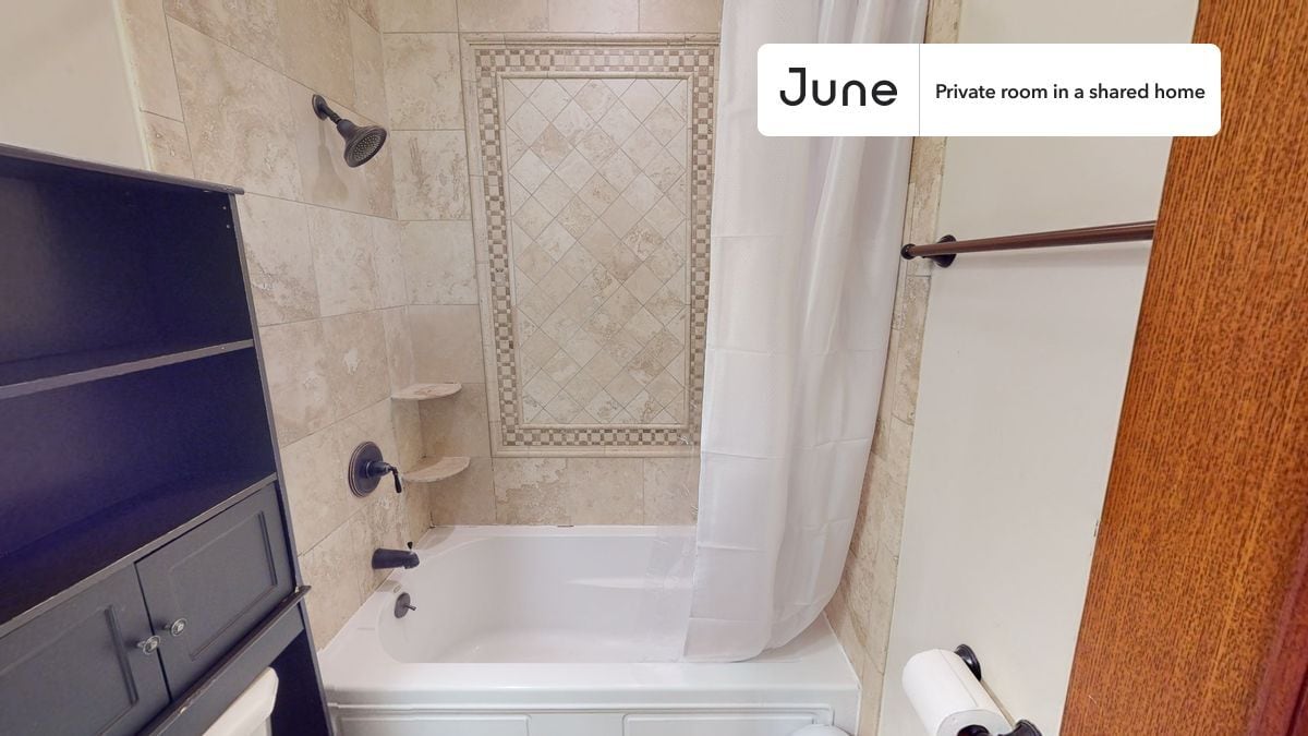 Building Photo - Room in Shared 5 bed/2 bath home