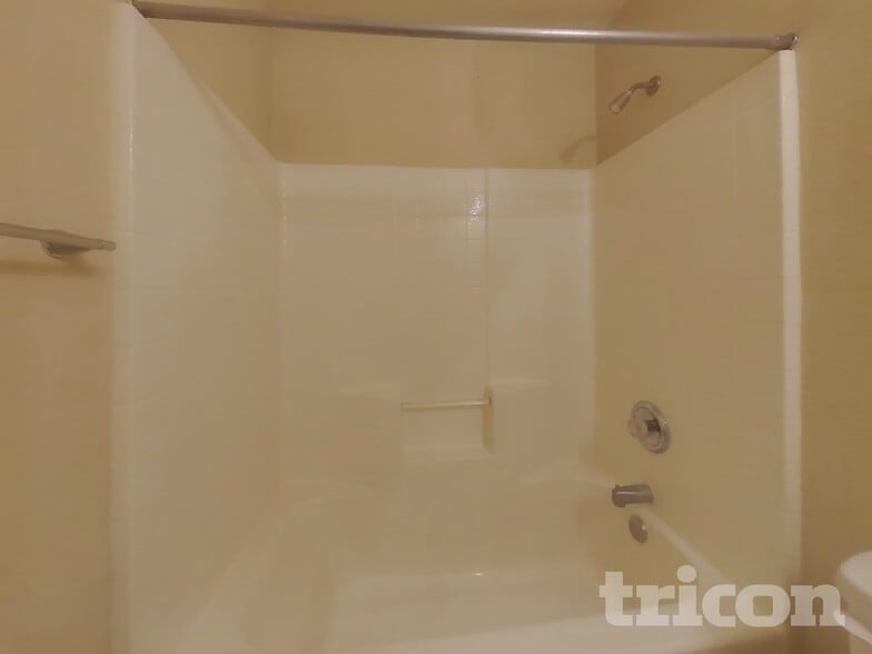 Building Photo - 621 Babbling Brook Dr