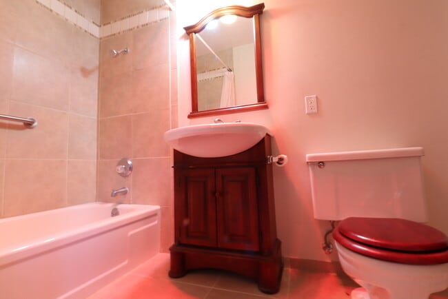 Building Photo - Spacious, quiet, one story Castro Valley Home