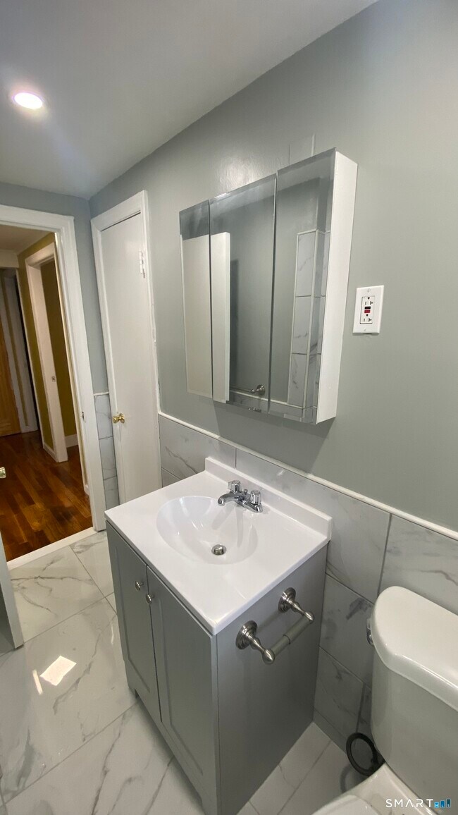 Building Photo - 214 Columbia St