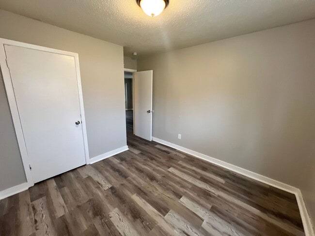 Building Photo - Grandview 2-Bed/1-Bath Duplex