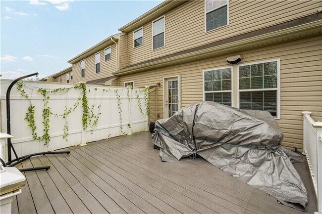 Building Photo - 294 Maple Ridge Dr