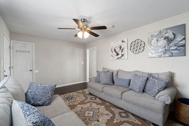 Building Photo - 524 Gainey Dr