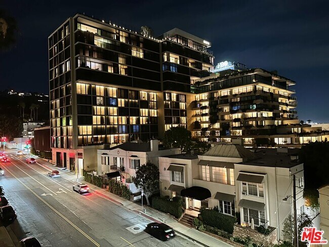 Building Photo - 999 N Doheny Dr