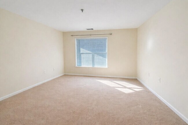 Building Photo - 5575 Seminary Rd