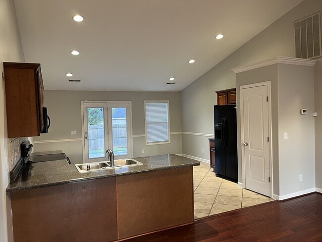 Building Photo - 5004 Pelican Ct