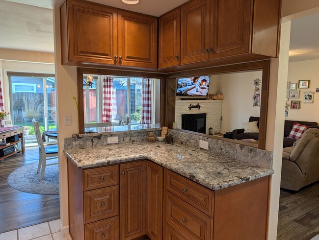 Building Photo - Unfurnished Light-Filled, Beautifully Updated 3-Bedroom Home in Jacksonville