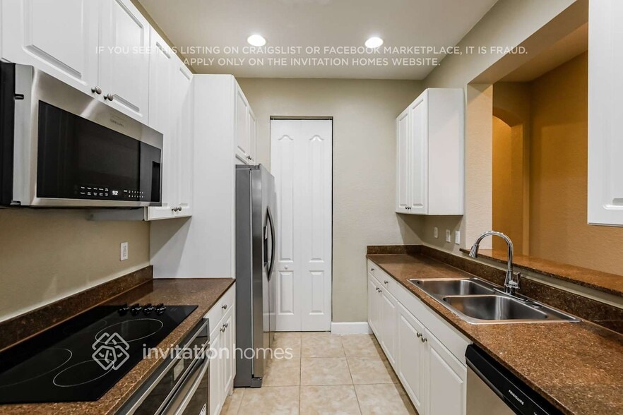 Building Photo - 8668 Blaze Ct
