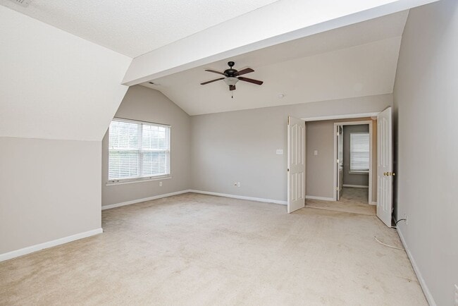 Building Photo - Beautiful Chesterfield Home Is Ready For Y...